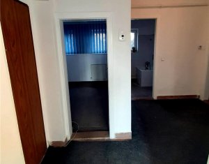 Apartament in zona semicentrala, 3 camere, 66mp plus balcon