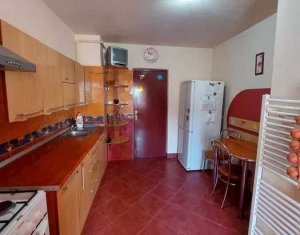 Apartament cu 2 camere la etaj intermediar, in cartierul Zorilor