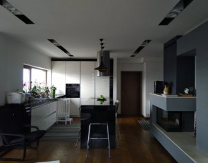 Appartement 4 chambres à vendre dans Cluj-napoca, zone Manastur