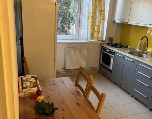 Apartament cu 3 camere, zona Gheorgheni, etaj 1, CF la zi, strada Scarisoara