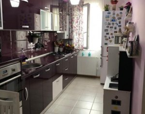 Apartment 3 rooms for sale in Floresti