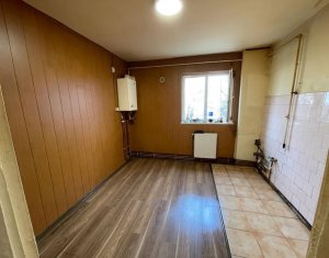 Apartament 4 camere, 2 bai,et.1,decomandat,2 balcoane,z.Cinema Marasti