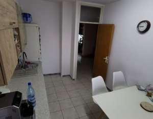 Apartament cu 4 camere, 100 mp, 3 balcoane, zona Primaverii- Manastur