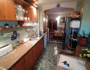 Manastur - apartament de 3 camere, decomandat, 2 bai, zona C. Floresti