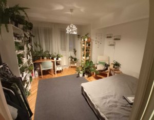 Apartament 3 camere, decomandat, etaj intermediar, finisat, Centru