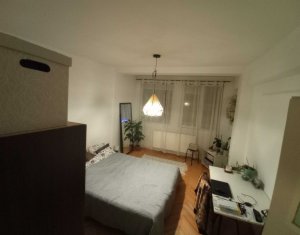 Apartament 3 camere, decomandat, etaj intermediar, finisat, Centru