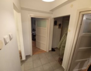 Apartament 3 camere, decomandat, etaj intermediar, finisat, Centru