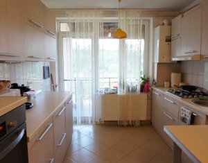 Apartament modern, 3 camere, 2 balcoane, complex privat, in Floresti