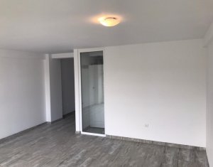 Apartament 3 camere semidecomandate+spatiu comercial, zona Baciu