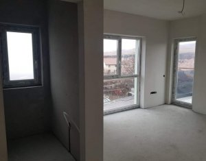 Vanzare apartament 3 camere, 2 bai, situat in Floresti, zona Terra