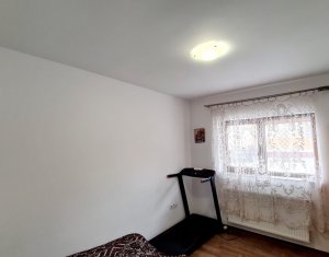 Apartment 3 rooms for sale in Floresti