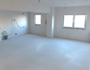 Apartament 4 camere, recent renovat, zona Calvaria Manastur