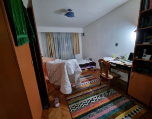 Apartament cu 3 camere decomandate, in Gruia, zona Stadion CFR