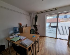 Apartament cu 3 camere in Centru, bloc nou, zona str. Paris, 2 parcari