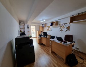 Apartament cu 3 camere in Centru, bloc nou, zona str. Paris, 2 parcari