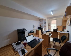 Apartament cu 3 camere in Centru, bloc nou, zona str. Paris, 2 parcari