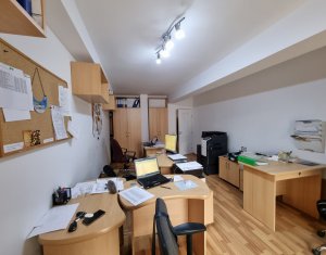 Apartament cu 3 camere in Centru, bloc nou, zona str. Paris, 2 parcari