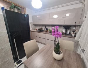 Apartament cu 3 camere decomandate, 73 mp utili, Plopilor