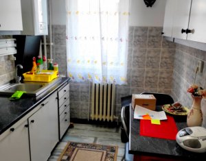 Apartament cu 2 camere, decomandat, Gruia