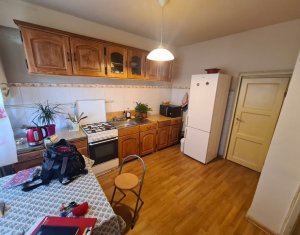 Apartament cu 2 camere decomandate, 43 mp utili, semicentral