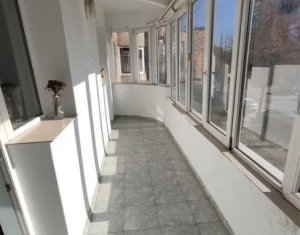 Apartament cu 3 camere, etaj 1 confort sporit