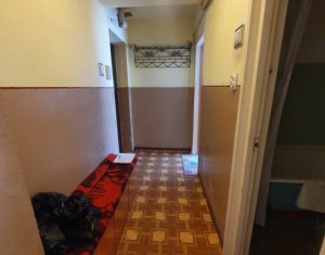 Apartament 4 camere, semidecomandat, 54 mp, zona Peana