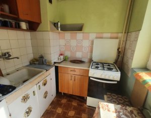 Apartament 4 camere, semidecomandat, 54 mp, zona Peana