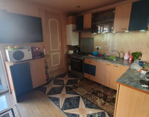 Apartament cu 3 camere, terasa 40 mp, strada Eroilor, Floresti