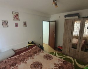 Apartament cu 3 camere, terasa 40 mp, strada Eroilor, Floresti