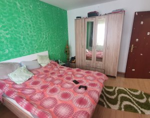 Apartament cu 3 camere, terasa 40 mp, strada Eroilor, Floresti