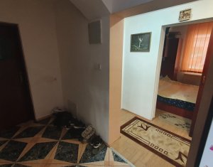 Apartament cu 3 camere, terasa 40 mp, strada Eroilor, Floresti