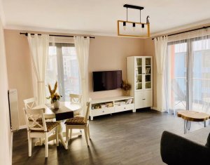 Apartament ultrafinisat, 2 camere, balcon, loc de parcare, zona Andrei Muresanu