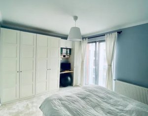 Apartament ultrafinisat, 2 camere, balcon, loc de parcare, zona Andrei Muresanu