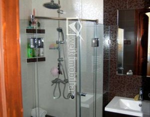 Apartament 3 camere, semicentral, parcare, curte, pod, superfinisat