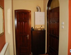 Apartament 3 camere, semicentral, parcare, curte, pod, superfinisat