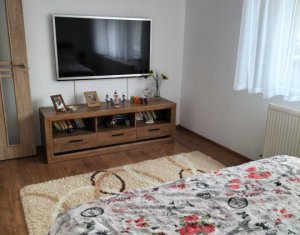 Apartament cu 3 camere decomandate, in zona Calea Floresti, negociabil