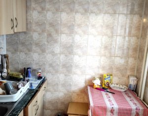 Apartament 4 camere, semidecomandat, 56 mp, zona Peana