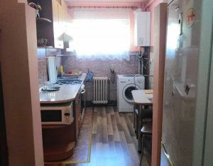 Apartament cu 2 camere, decomandat, strada Peana