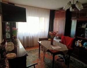 Apartament de 3 camere decomandate, 2 bai, zona UMF