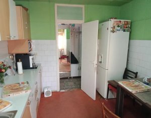 Apartament de 3 camere decomandate, 2 bai, zona UMF