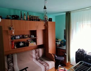 Apartament de 3 camere decomandate, 2 bai, zona UMF