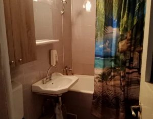 Apartament de 3 camere decomandate, 2 bai, zona UMF