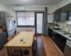 Apartament cu 3 camere, finisat modern, mobilat, Sub Cetate, Floresti