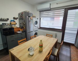 Apartament cu 3 camere, finisat modern, mobilat, Sub Cetate, Floresti