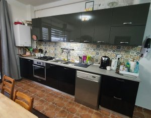 Apartament cu 3 camere, finisat modern, mobilat, Sub Cetate, Floresti