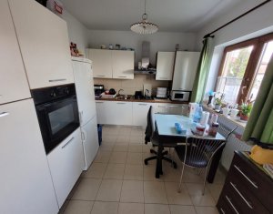 Apartament in vila, 84 mp, 3 camere, 136 mp curte, Andrei Muresanu