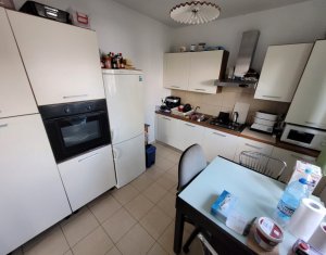 Apartament in vila, 84 mp, 3 camere, 136 mp curte, Andrei Muresanu