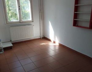 Appartement 5 chambres à vendre dans Cluj-napoca, zone Manastur