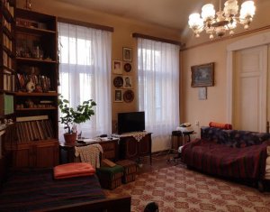 Apartament in imobil interbelic, D+P, 139 mp, zona centrala