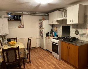 Apartament in imobil interbelic, D+P, 139 mp, zona centrala